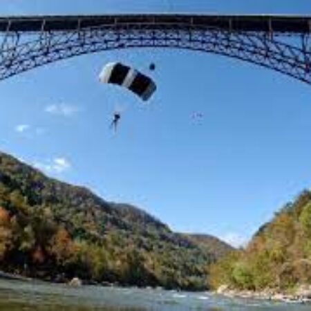 base jumper at Perrine bridge